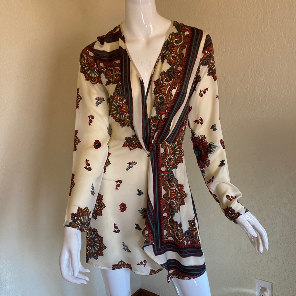 Long sleeve minidress with paisley design. Size S.